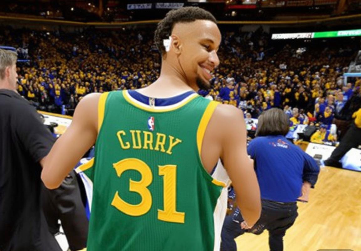 塞斯·库里以自由球员签约勇士队，身披31号球衣，三分射手助力外线火力